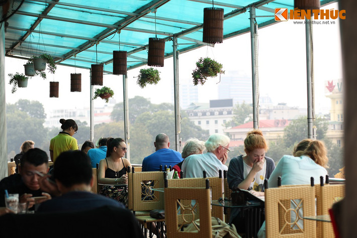 Lợi nhuận mang lại cho các cửa hàng thuê ở đây đến từ nguồn khách hàng người nước ngoài đồng đảo.