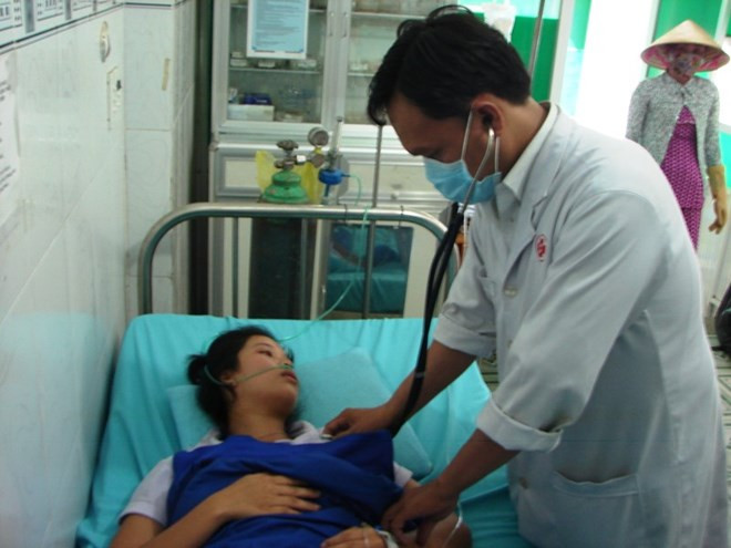 Theo các bác sĩ, những triệu chứng trên không liên quan đến đường tiêu hóa, do đó đây không phải là một vụ ngộ độc thực phẩm. Qua khám lâm sàng, chẩn đoán ban đầu từ các triệu chứng như khó thở, co cứng cơ, chảy máu mũi thì có khả năng công nhân bị ngộ độc khí hay một loại gì khác nhưng chưa xác định rõ nguyên nhân. Có những công nhân xuất viện nhưng vài ngày sau lại tái phát triệu chứng tương tự và phải nhập viện lại.