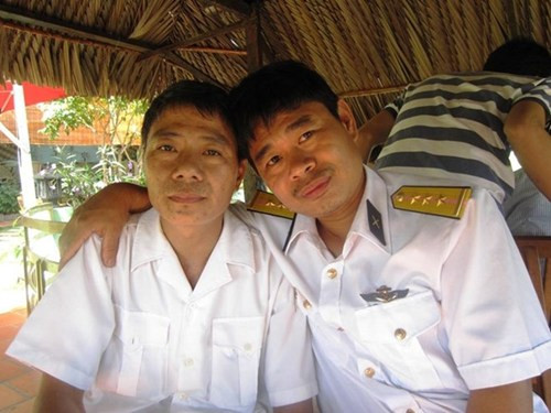 3. Chiến sĩ nhà giàn DK1 hi sinh khi làm nhiệm vụ. Lúc 15h30 ngày 7/10/2014, thượng úy Dương Văn Bắc và chiến sĩ Đào Văn Điệp thực hiện nhiệm vụ kiểm tra hệ thống vật cản dưới sàn cập tàu. Do sóng to, gió lớn, thượng úy Bắc đã bị rớt xuống biển và bị sóng nhấn chìm. Ngay sau đó, nhà giàn DK1/11 báo động cứu hộ cứu nạn, huy động lực lượng tìm kiếm. Sau 30 phút, thượng úy Bắc được vớt lên sàn cập tàu, được y sĩ cấp cứu tại chỗ, rồi chuyển lên nhà ở. Mặc dù đã được đồng đội tận tình cứu chữa, nhưng do ngạt thở lâu dưới nước nên đến 20h cùng ngày, thượng úy Dương Văn Bắc đã hi sinh.