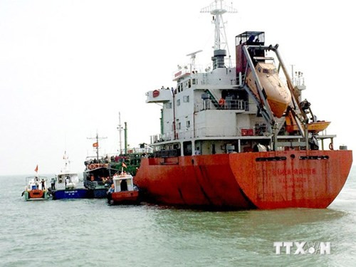 10. Đã tìm được hộp đen tàu Sunrise 689. Liên quan đến vụ việc điều tra về nghi án chiếc tàu Sunrise 689 bị cướp biển tấn công và cướp đi 1/3 số dầu đang vận chuyển, chiều 23/10, Thiếu tướng Hồ Sỹ Tiến, Cục trưởng Cục Cảnh sát điều tra tội phạm về trật tự xã hội (C45), Bộ Công an cho biết, trong quá trình tổ chức điều tra C45 đã phối hợp với giám đốc hãng tàu, bảo hiểm, kỹ thuật viên của con tàu và đã thu được hộp đen của con tàu.