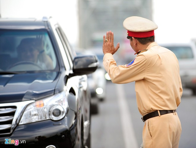 Những cái chào hiếm hoi giữa các tài xế và một cảnh sát già cũng sẽ không còn nữa.