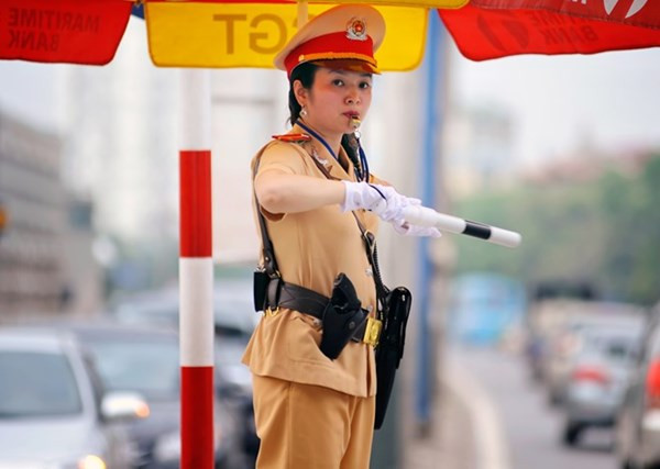 Kể từ khi có lệnh tăng cường nữ cảnh sát làm nhiệm vụ tại các ngã tư lớn của thành phố, cô là một trong nhiều nữ chiến sĩ ở các đơn vị hăng hái nhận công việc này. Nơi làm việc của Giang thường là ngã 3 Kim Đồng - Giải Phóng và Pháp Vân - Giải Phóng.