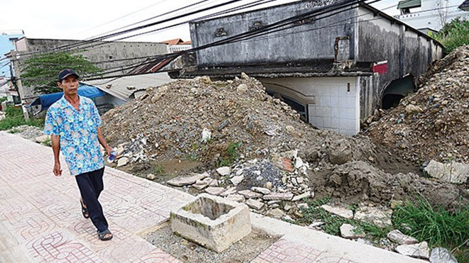 Một căn nhà bỏ hoang trên đường Phạm Văn Đồng, quận Thủ Đức, TP HCM.
