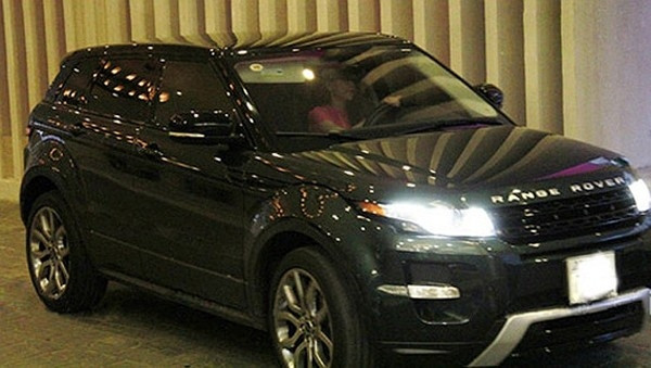 Ngoài chiếc Audi kể trên, Hồ Ngọc Hà còn sử dụng rất nhiều những xe sang khác. Tháng 7/2012, Hồ Ngọc Hà gây bất ngờ khi lái chiếc xe Range Rover Evoque đến dự họp báo của đàn em V.Music. Chiếc xe này trị giá 3 tỷ đồng.