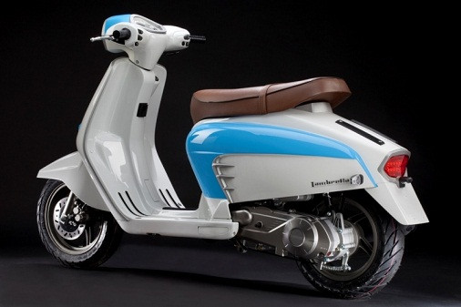 Lambretta LN của hãng sản xuất xe Ý được phân phối tại Việt Nam qua Tập đoàn Vĩnh Phát Motor với giá 79 triệu đồng. Xe sử dụng động cơ 125cc 4 thì, chế hòa khí cùng thiết kế đặc trưng hình "cánh chim", rất hút phái đẹp.