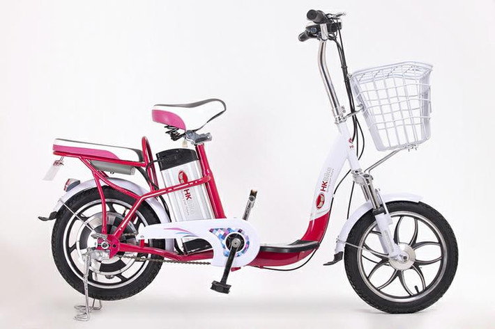 Nếu như đa số xe đạp điện hiện nay trên thị trường chạy bằng ắc quy, với các nhược điểm lớn như: nặng, cồng kềnh, độ bền thấp và bảo hành chỉ 6-12 tháng, ảnh hưởng sức khỏe người dùng do chì, đi quãng đường ngắn 20-30km, bất tiện mỗi lần sạc… thì HKBike loại bỏ hoàn toàn những nhược điểm đó.
