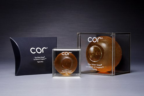 Hãng sản xuất Cor tin rằng bạc sẽ khiến cho làn da của bạn chống khuẩn tốt hơn rất nhiều khi ngăn vi khuẩn vận chuyển oxy qua thành tế bào. Chính vì thế, Cor đã đưa bạc vào sản phẩm của mình và tuyên bố loại xà phòng này rất "đáng đồng tiền bát gạo". Xà phòng này được bán với giá 120 USD một bánh.