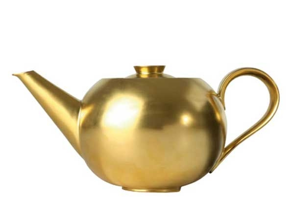 Chiếc ấm trà Trung Quốc sản xuất tại Đức này đã được mạ một lớp vàng tốt nhất thế giới. Giá của nó là 1.200 USD.