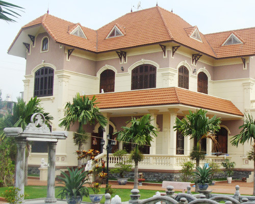 Bên cạnh khu "lăng mộ triệu đô" là căn biệt thự của ông Vũ Hồng Khánh.