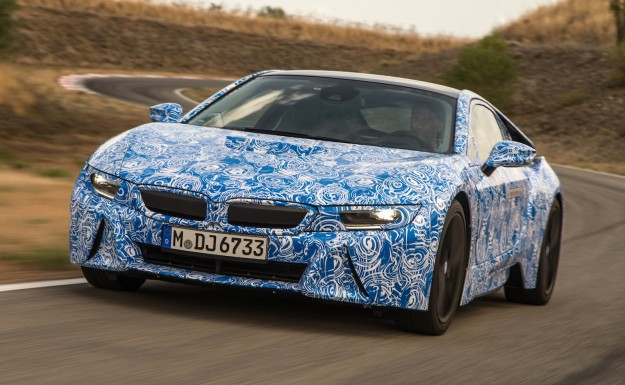 BMW i8 là mẫu xe thể thao 2 cửa, cabin xe được bố trí ghế ngồi kiểu 2+2.