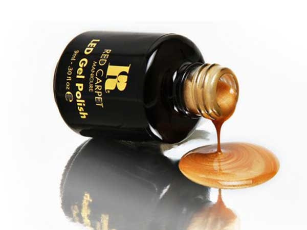 Hãng mỹ phẩm Red Carpet Manicure cho ra đời một dòng sơn móng tay đặc biệt mang tên Amor 24. Gọi là Amor 24 vì thành phần chính của nó là vàng 24k.