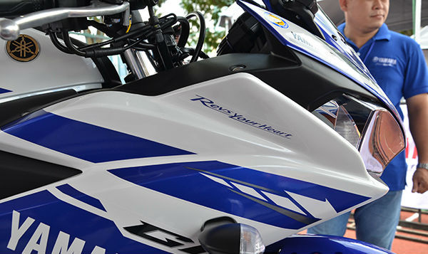 Bộ tem xanh trắng GP được đánh giá là bộ tem đẹp nhất của Yamaha R25.