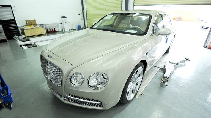 Bentley Continental Flying Spur 2014 chính hãng đầu tiên tại Việt Nam.