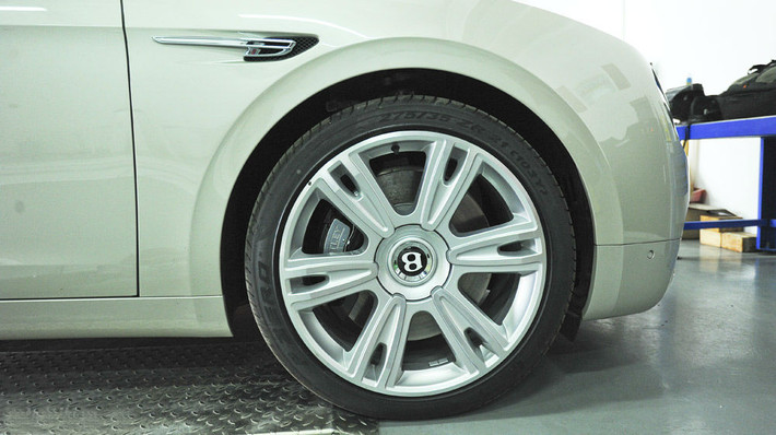 Bánh xe đậm chất Bentley.