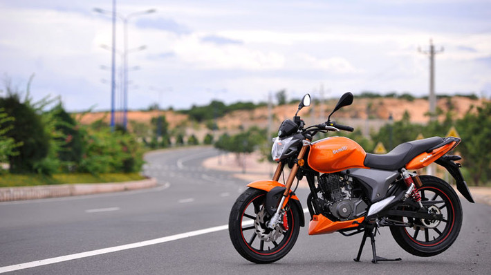 Benelli VLM150: được trang bị động cơ xi-lanh đơn, dung tích 148 phân khối, làm mát bằng gió, sản sinh công suất tối đa 11,7 mã lực tại 8.000 vòng/phút, mô-men xoắn cực đại 11 Nm ở 6.000 vòng/phút.