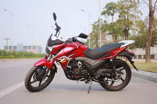 Honda X-150: có xuất xứ từ Trung Quốc, thiết kế cho việc đi lại hằng ngày. Xe trang bị động cơ 4 thì xi-lanh đơn dung tích 150 phân khối cho công suất 12,1 mã lực tại vòng tua máy 7.500 vòng/phút, mô-men xoắn cực đại 12.05 Nm tại 5.500 vòng/phút.