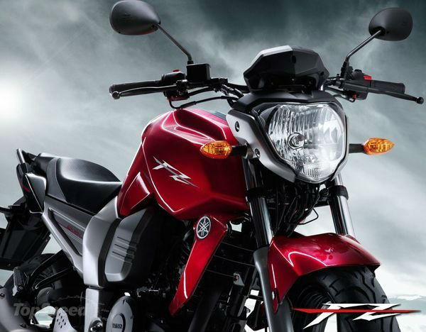 Tốc độ tối đa mà Yamaha công bố của mẫu xe là 132 km/h. Yamaha FZ16 nhỏ gọn, linh hoạt trên mọi cung đường, dùng để đi làm, đi học hàng ngày hay cùng bạn bè phượt cuối tuần. Xe được bán với giá 74 triệu đồng.
