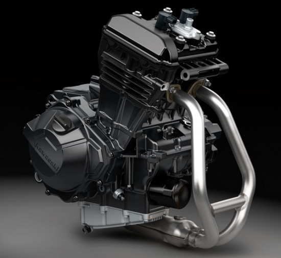 Động cơ hai xi-lanh thẳng hàng: Thường thấy trên các mẫu xe cổ điển của Triumph, Kawasaki Ninja 300. Ưu điểm: Khá đơn giản, gọn nhẹ và đủ đáp ứng công suất vừa phải. Nhược điểm: Rung động khá khó triệt tiêu. Thường sử dụng cho các dòng xe sử dụng hàng ngày, di chuyển với quãng đường xa. Ảnh: Động cơ hai xi-lanh thẳng hàng trên mẫu Kawasaki Ninja 300.