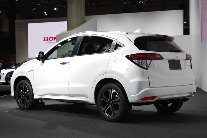 Những thông tin chi tiết về mẫu SUV cỡ nhỏ này vẫn chưa được hãng xe Nhật Bản công bố, tuy nhiên mức giá mà hãng xe này đưa ra nằm trong khoảng từ 18.000 - 19.000 USD (khoảng 380 - 400 triệu đồng) tại Mỹ.