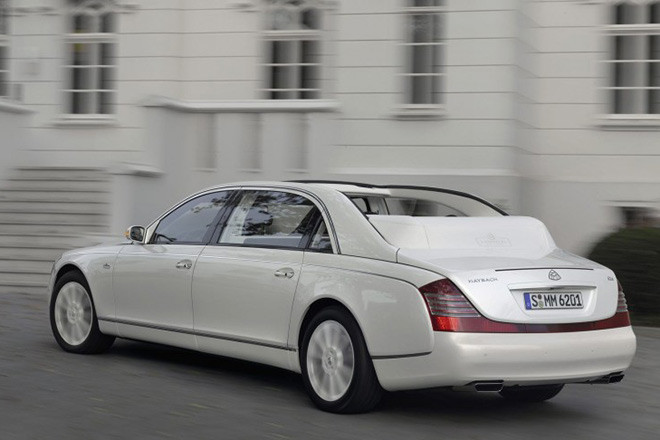 Maybach Landaulet với giá 1,4 triệu USD. Đây là dòng xe siêu sang của Mercedes với nhiều trang bị khủng và động cơ 612 mã lực. Dòng xe này đã bị ngừng sản xuất từ năm 2013.