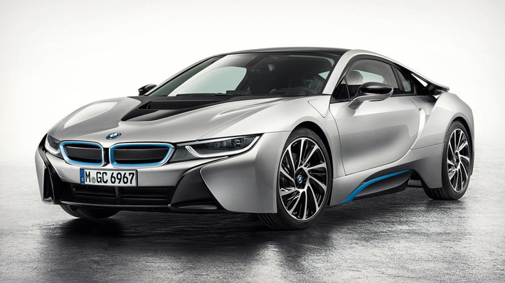 BMW i8 2015 là mẫu xe thể thao hybrid cao cấp. Có thể nói, BMW đã tạo ra một phân khúc, một xu thế hoàn toàn mới với mẫu xe đình đám này.