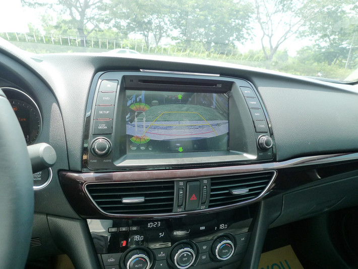 Khi mua Mazda 6, VinaMazda cũng dành cho khách hàng chế độ bảo hành 3 năm hoặc 100.000 km tùy điều kiện đến trước.