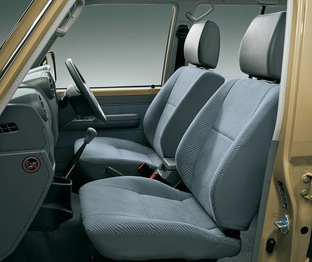 Toyota cũng khẳng định, các khách hàng yêu thích Land Cruiser 70 sẽ hài lòng với những nâng cấp mà hãng cải tiến cho mẫu xe này cả bên trong lẫn bên ngoài xe.