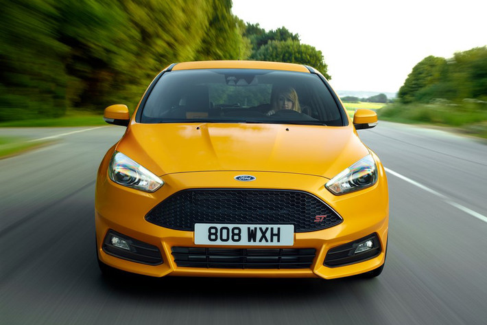 Ở phiên bản động cơ Diesel, Ford Focus ST 2015 được trang bị động cơ 2.0 TDCi sản sinh ra công suất 185 mã lực, có khả năng tăng tốc từ 0-100 km/h trong 8,1 giây, mức tiêu hao nhiên liệu trung bình khoảng 4,4 lít/100km. Đây cũng là phiên bản sản sinh ra ít khí CO2 nhất từ trước tới nay của Ford, chỉ với 114g/km.