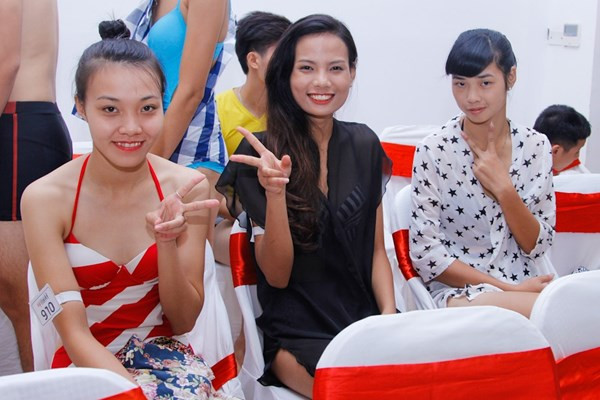 Các thí sinh rất hào hứng khi chuẩn bị bước vào vòng thi này.