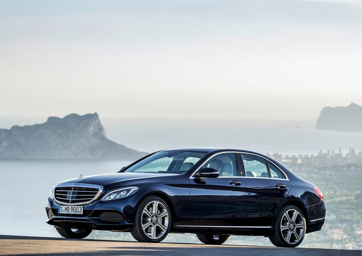 Mercedes-Benz C-Class 2015: Kể từ khi ra đời vào năm 1990, C-Class là một dòng sản phẩm quan trọng của thương hiệu Mercedes-Benz. Phiên bản 2015 hứa hẹn có sự thay đổi lớn nhất từ trước tới nay.