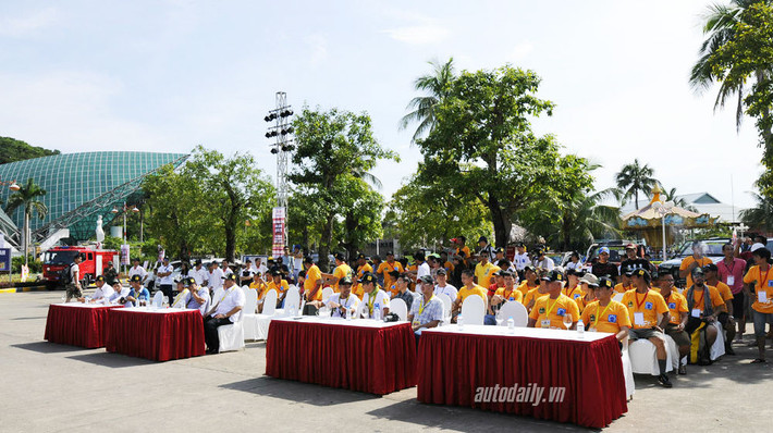 Bắt đầu từ 9h sáng nay, RFC VIETNAM 2014 sẽ có một ngày thi đấu trọn vẹn tại các bài thi trong sân bãi trên đảo Tuần Châu (từ bài 1 đến bài 4)...
