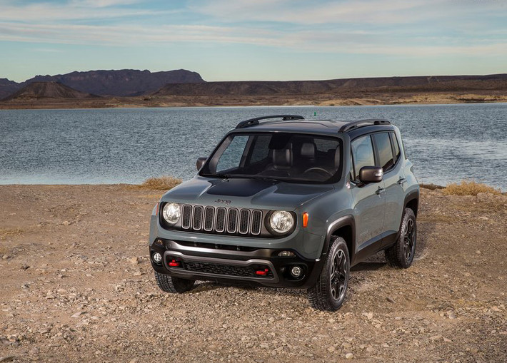 Jeep Renegade: Renegade sẽ là mẫu xe hoàn toàn mới, nhỏ gọn như Kia Soul, nhưng được tăng cường khả năng off-road, song được hứa hẹn là vẫn tiết kiệm nhiên liệu.