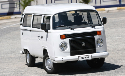 Tháng 12/2013, Volkswagen dừng sản xuất xe biểu tượng Kombi T2, kết thúc 63 năm liên tục sản xuất. Chính do những quy định về an toàn giao thông mới nhất tại Nam Mỹ đã khiến Kombi T2 bị "trảm".