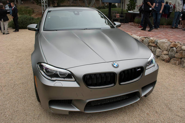 M5 30th Anniversary Edition được trang bị động cơ 4.4 lít V8 twin-turbo tương tự như trên phiên bản M5 tiêu chuẩn...
