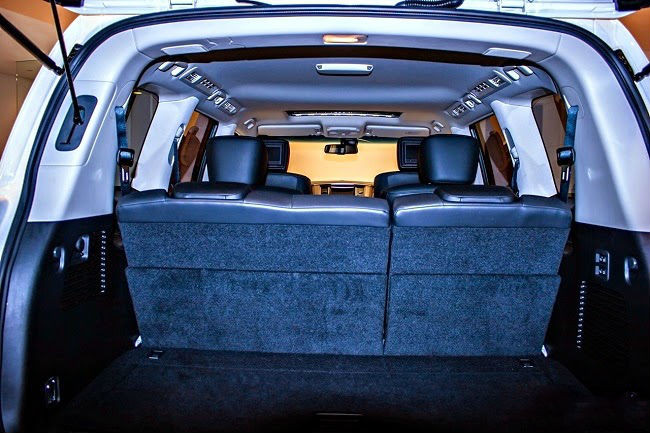QX80 ẩn chứa vẻ đẹp quyền lực và mạnh mẽ, được tạo ra để quyến rũ và thu hút mọi ánh nhìn. Infiniti QX80 có giá 4,499 tỷ đồng.
