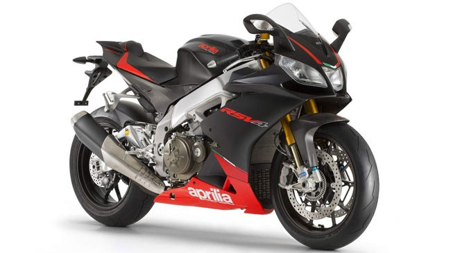 Aprilia RSV4 là mẫu xe cực mạnh và được trang bị nhiều công nghệ tiên tiến của hãng Aprilia. RSV4 trang bị động cơ 4 xi-lanh, dung tích 1.000cc, sản sinh 184 mã lực. Xe có thể tăng tốc 0-200 km/h với 7,5 giây.