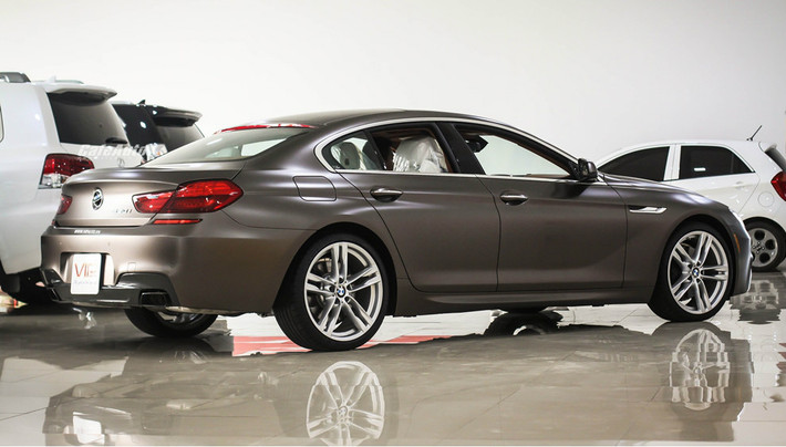 Với sức mạnh trên, 650i Gran Coupe M-sport có khả năng tăng tốc 0-100 km/h chỉ trong 4,6 giây trước khi đạt tốc độ giới hạn điện tử 250 km/h. Phiên bản BMW 650i Gran Coupe với trang bị gói độ chính hãng M-Sport được nhập khẩu trực tiếp từ Mỹ thông qua VIP Auto và được chào bán với giá khoảng 5,8 tỷ đồng .