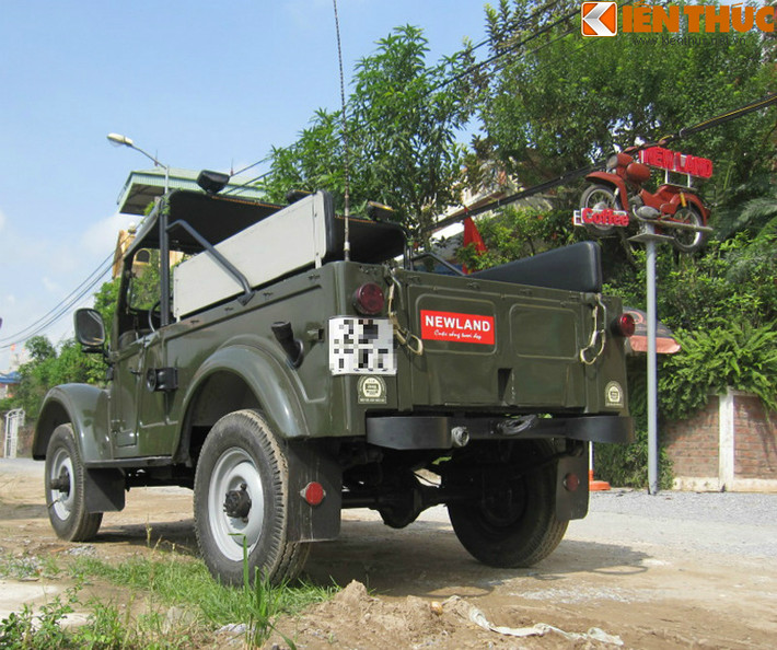 Phiên bản GAZ 69 còn được gọi là "GAZ đít vuông" dùng chuyên chở binh lính có 2 cửa và 1 cốp cùng 2 dãy ghế đối diện nhau. Xe có thể chở được 8 binh lính. Ảnh: Một chiếc "GAZ đít vuông" của Rumania.
