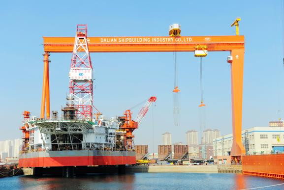 Hình ảnh một giàn khoan khổng lồ được đóng tại nhà máy DSIC.