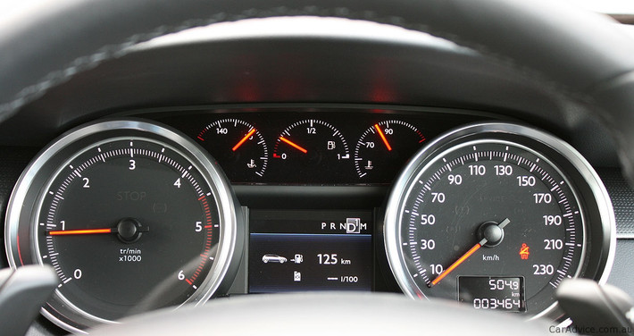 Peugeot 508 sở hữu kích thước dài x rộng x cao tương ứng 4.792 x 1.853 x 1.456 (mm) chiều dài cơ sở của xe 2.817 (mm). Xe được trang bị cả động cơ xăng và Diesel với dung tích 1.6L, 2.0L và 2.2L đi cùng hộp số sàn 5/6 cấp và số tự động 6/7 cấp. Trong đó phiên bản động cơ xăng 1.6L VTi (công suất 120 mã lực, mô-men xoắn 160 Nm) và 1.6L THP (công suất 156 mã lực, mô-men xoắn 240 Nm)