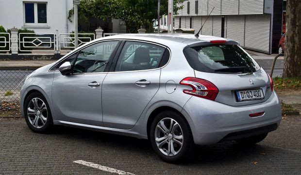 Peugeot 208 thường xuyên nằm trong top 10 mẫu xe bán chạy nhất trên nhiều thị trường, trong đó tại quê hương Pháp, mẫu xe này đang bán chạy thứ hai trên thị trường với doanh số 5 tháng đầu năm 2014 này lên tới gần 37.000 chiếc.