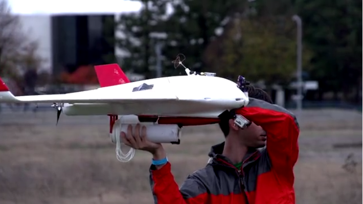 Hệ thống phân phối thực phẩm độc đáo Burrito tại Mexico chuyên sử dụng các loại UAV cánh bằng để phân phối thực phẩm tới tay người tiêu dùng. Khác với các loại UAV trực thăng, UAV cánh bằng không hạ cánh theo chiều thẳng đứng mà giao hàng bằng phương thức "thả bom" hàng hóa bằng dù. Góc thả bom được tính toán chính xác đảm bảo thực phẩm đến tay người tiêu dùng.