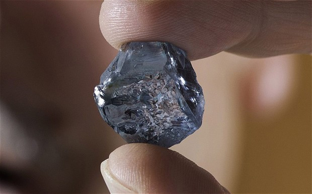 Viên kim cương xanh cực kì quý hiếm nặng 29,6 carat.