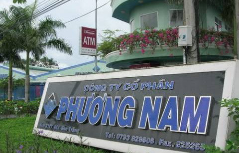 Cụ thể, ông Đỗ Hùng Sở, giám đốc Sở Giao dịch Hậu Giang của Ngân hàng Bưu điện Liên Việt và các giám đốc, phó giám đốc Ngân hàng Phát triển Việt Nam chi nhánh tỉnh Sóc Trăng đã xét duyệt cho Công ty CP Chế biến thực phẩm Phương Nam vay khoản tiền khá lớn. Sau thời gian làm ăn thua lỗ, giám đốc Công ty Phương Nam đã trốn sang Mỹ, bỏ lại khoản nợ 1.600 tỷ đồng cho 2 ngân hàng trên.