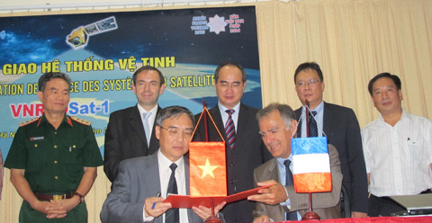 Tháng 7/2006-7/2007, ông được bầu làm Uỷ viên Trung ương Đảng, Bí thư Ban Cán sự đảng, Bộ trưởng Bộ Giáo dục và Đào tạo, Đại biểu Quốc hội khóa XII. Tháng 6/2010, ông đảm nhiệm vị trí Phó Thủ tướng Chính phủ kiêm Bí thư Ban Cán sự Đảng, Bộ trưởng Bộ Giáo dục và Đào tạo.