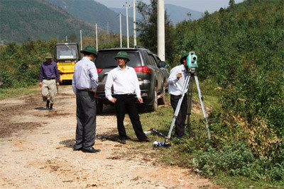 Ngay trong sáng 8/10, Sở Giao thông Vận tải tỉnh Quảng Bình đã điều động lực lượng, phương tiện của Tập đoàn Trường Thịnh khẩn trương sửa chữa và mở tuyến đường cơ động vào vị trí an táng, dài khoảng 1km; dự kiến sẽ hoàn thành trong hai ngày.