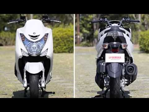 Cận cảnh trước và sau mẫu xe Yamaha Majesty S 2015.