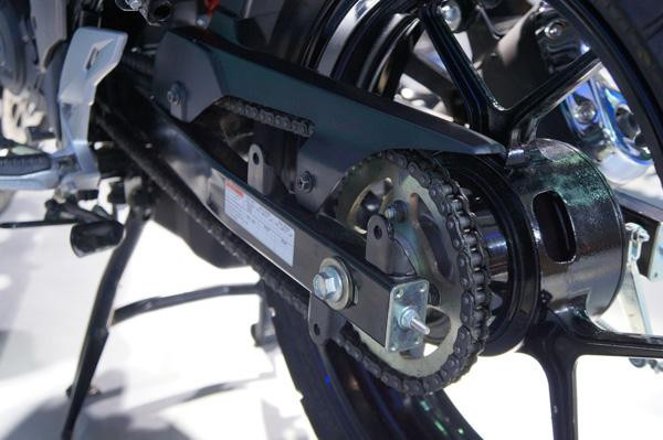 Suzuki Gixxer 150 được trang bị động cơ 155 phân khối, xi-lanh đơn, SOHC làm mát bằng không khí. Động cơ này có khả năng sản sinh công suất 14,1 mã lực tại 8.000 vòng/phút và mô-men xoắn cực đại 14 Nm tại 6.000 vòng/phút kết hợp với hộp số 5 cấp.