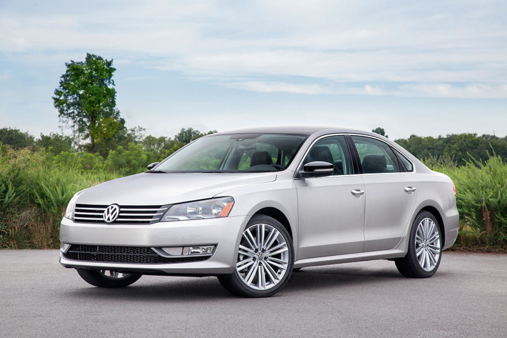 Thiết kế phiên bản mới của dòng sedan Volkwagen Passat có khá nhiều khác biệt so với model hiện hành. Vốn là đối thủ kỳ cựu của các mẫu sedan Nissan Altima, Honda Accord hay Chevrolet Impala, Volkwagen Passat đang lăm le cạnh tranh với các đối thủ cao cấp hơn đến từ thương hiệu Mercedes-Benz hay BMW.