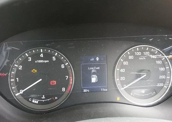 Đồng hồ dạng tròn quen thuộc của Hyundai.